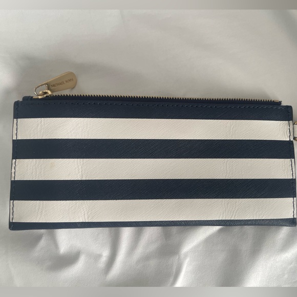 Michael Kors - Picture 2 of 3